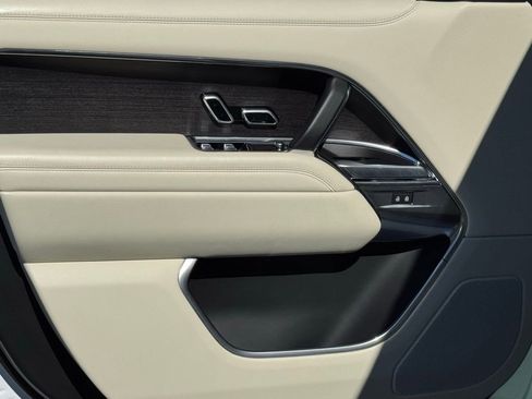 Used 2023 Land Rover Range Rover SE image 16