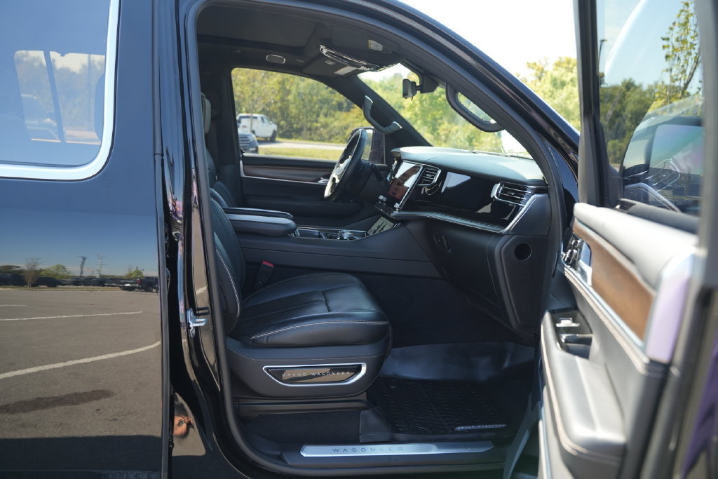 Used 2022 Jeep Grand Wagoneer Series II w/ Premium Group II AWD/4WD image 20