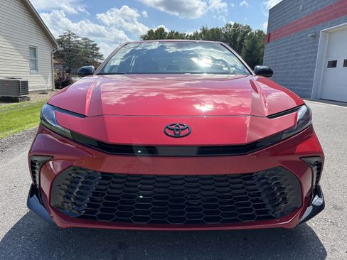 Used 2026 Toyota Camry Hybrid w/ Multimedia Upgrade Package FWD image 9