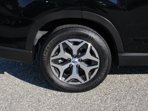 Used 2023 Subaru Forester Premium image 4