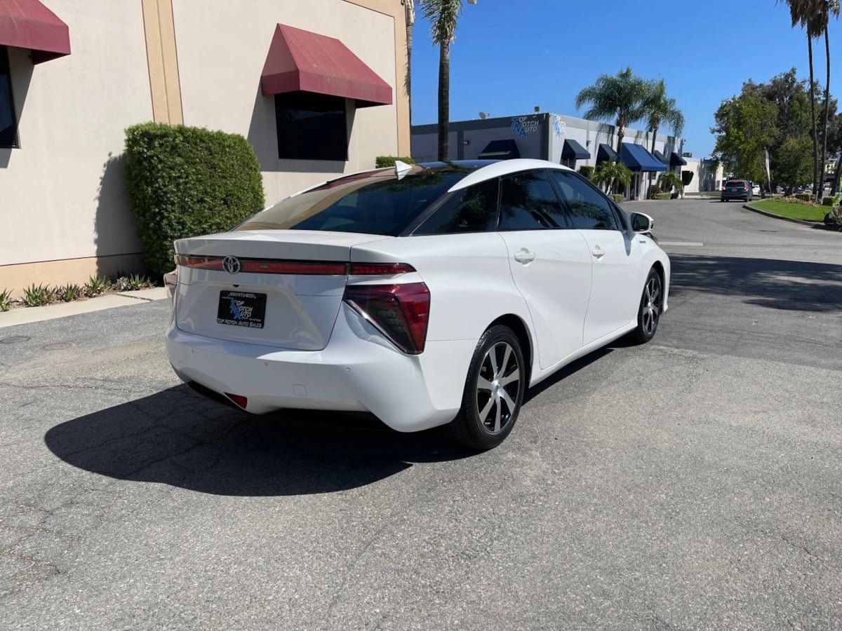 Used 2016 Toyota Mirai FWD image 6