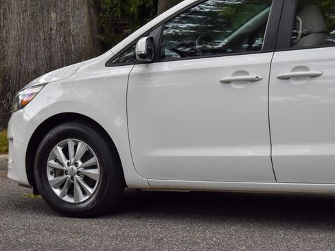 Used 2018 Kia Sedona L FWD image 33