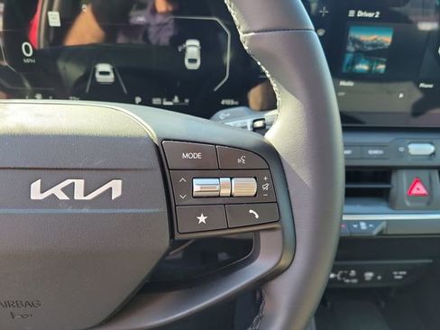 Used 2025 Kia K4 EX image 16