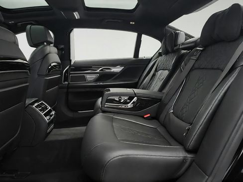 Used 2022 BMW 740i xDrive w/ M Sport Package AWD/4WD image 32