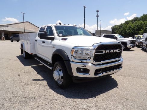 Used 2024 RAM 5500 Tradesman w/ Chrome Appearance Group AWD/4WD image 11