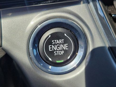 Used 2025 Chevrolet Trax LT FWD image 33