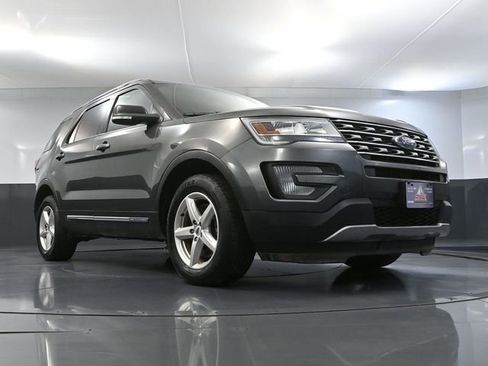 Used 2017 Ford Explorer XLT AWD/4WD image 52
