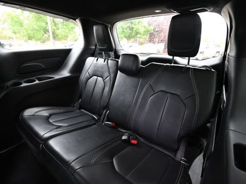 Used 2025 Chrysler Pacifica Select FWD image 13