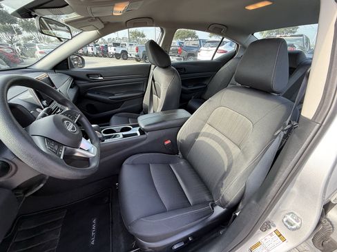 Used 2024 Nissan Altima 2.5 SV image 27