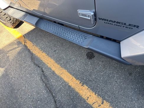 Used 2017 Jeep Wrangler Unlimited Sahara image 6