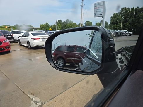 Used 2022 Kia Telluride EX w/ EX Premium Package image 24