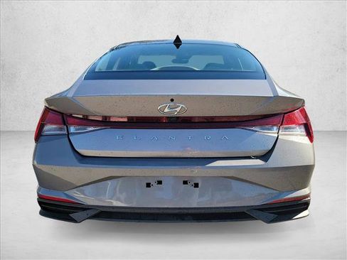 Used 2023 Hyundai Elantra SEL w/ Convenience Package image 5