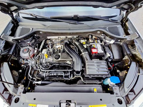 Used 2024 Volkswagen Taos SE w/ Panoramic Sunroof Package image 36