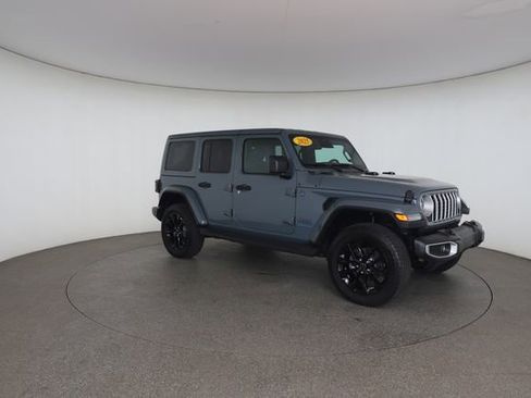 Used 2025 Jeep Wrangler Unlimited Sahara AWD/4WD image 26