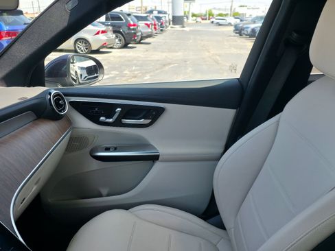 Used 2024 Mercedes-Benz GLC 300 4MATIC image 7