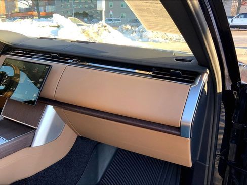 Used 2025 Land Rover Range Rover SE image 18