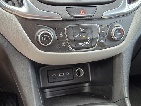 Used 2021 Chevrolet Equinox LS w/ LS Convenience Package FWD image 27