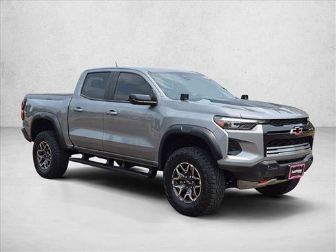 Used 2023 Chevrolet Colorado ZR2 w/ ZR2 Convenience Package III AWD/4WD image 3