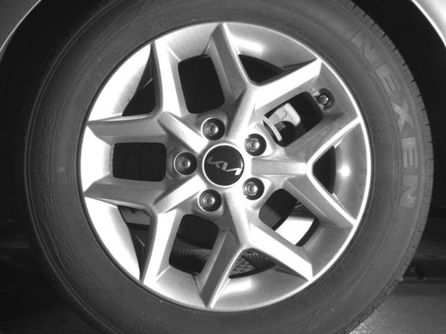 Used 2025 Kia Soul LX w/ LX Technology Package FWD image 14