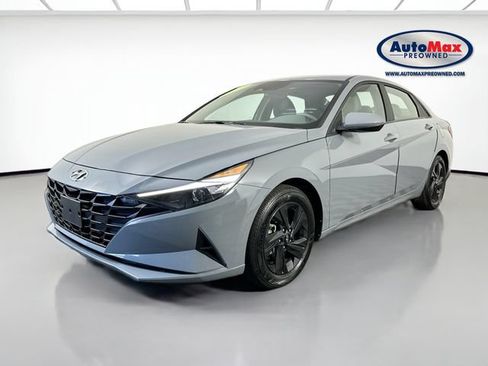 Used 2023 Hyundai Elantra Blue FWD image 4
