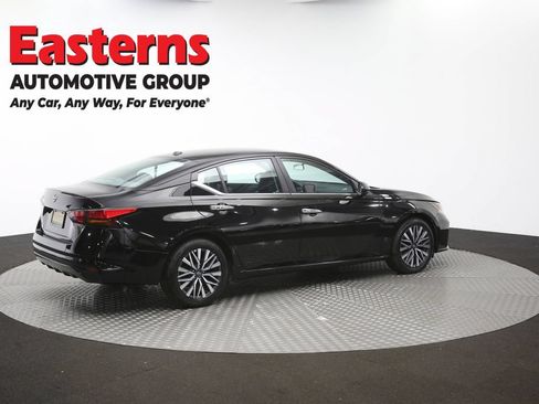 Used 2025 Nissan Altima 2.5 SV FWD image 42