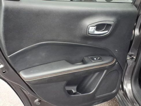 Used 2018 Jeep Compass Latitude w/ Popular Equipment Group image 13