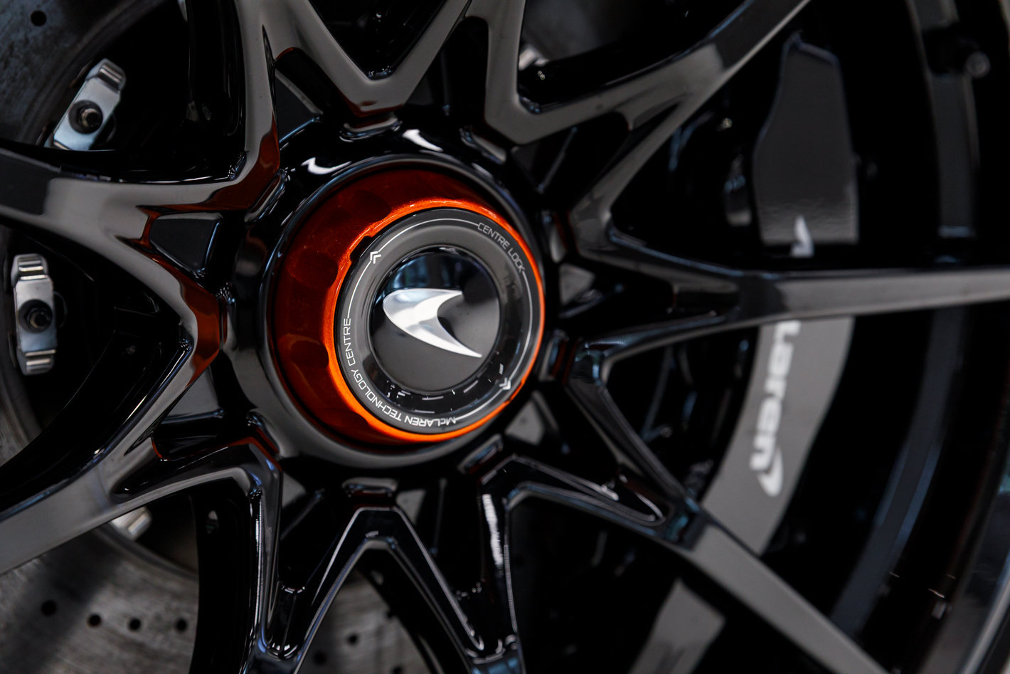 Used 2019 McLaren Senna RWD image 13