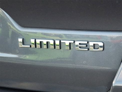 Used 2022 Jeep Grand Cherokee Limited image 32