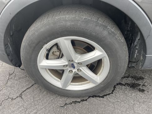 Used 2017 Ford Explorer XLT image 7