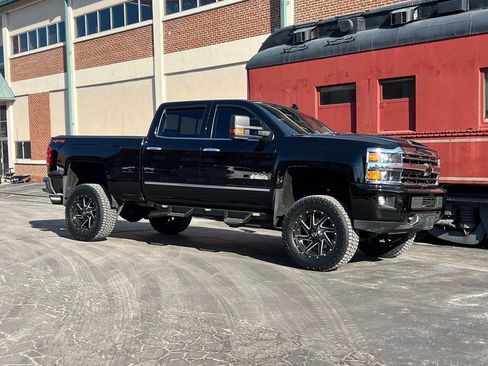 Used 2018 Chevrolet Silverado 2500 High Country w/ Duramax Plus Package image 50