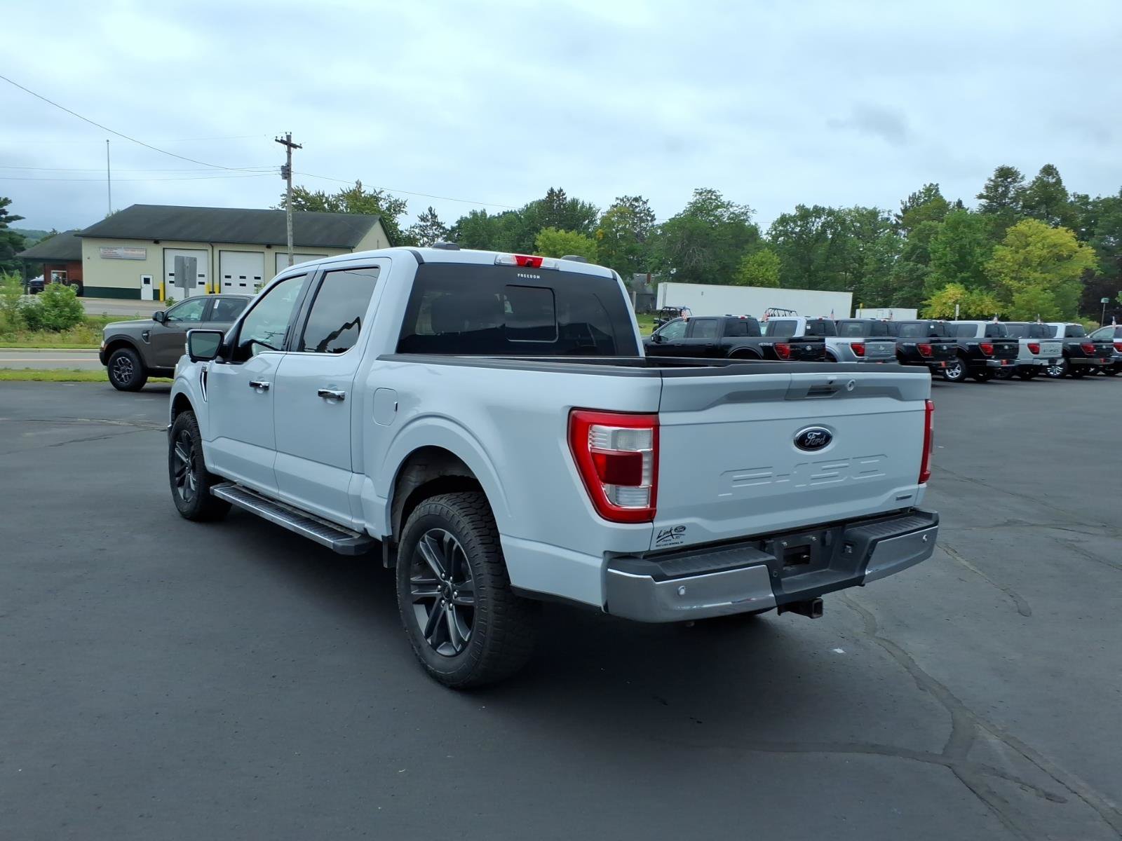 Used 2021 Ford F150 Lariat w/ Equipment Group 502A High AWD/4WD image 4