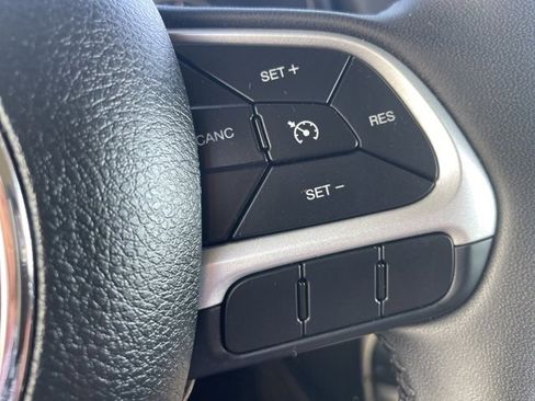 Used 2023 Jeep Renegade Altitude image 21