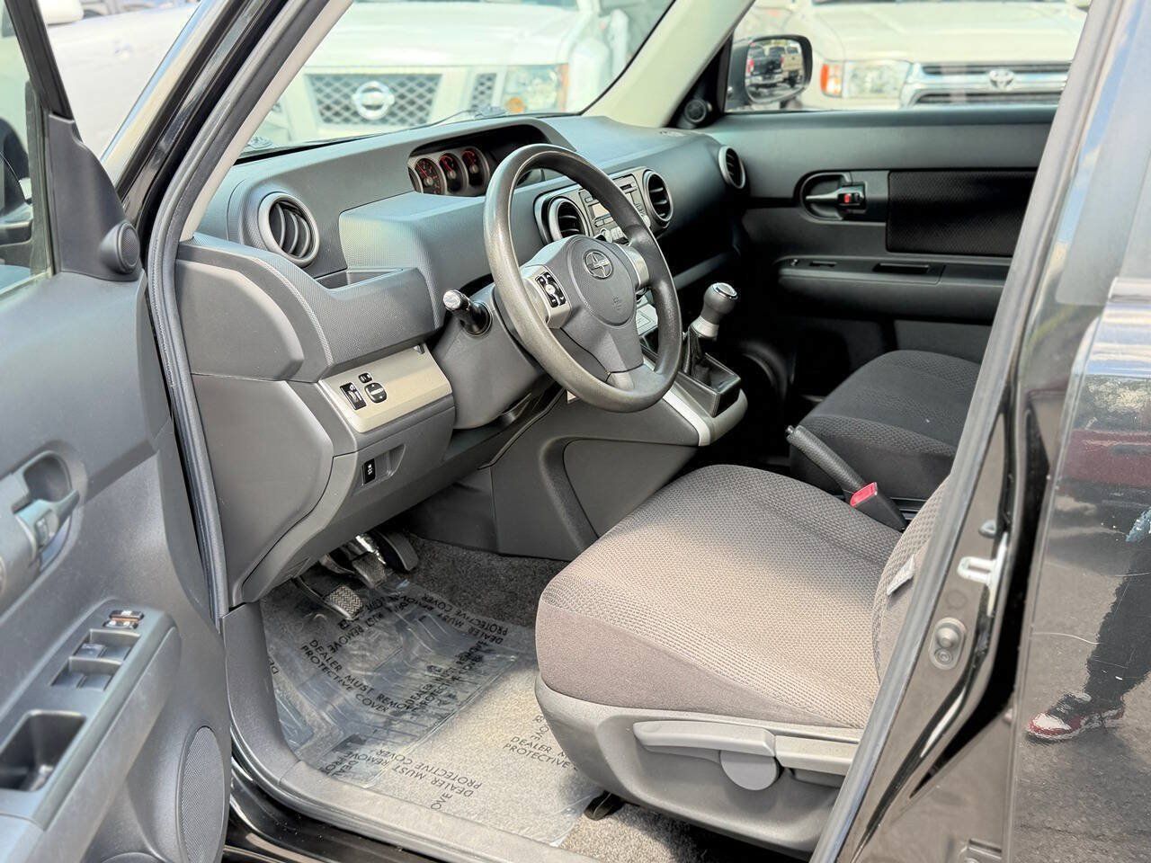 Used 2009 Scion xB FWD image 34