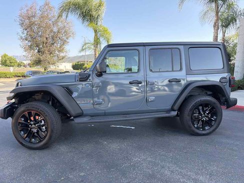 Used 2025 Jeep Wrangler Unlimited Sahara w/ Safety Group AWD/4WD image 15