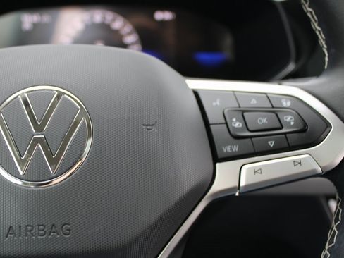 Certified 2023 Volkswagen Taos SE w/ Panoramic Sunroof Package image 12