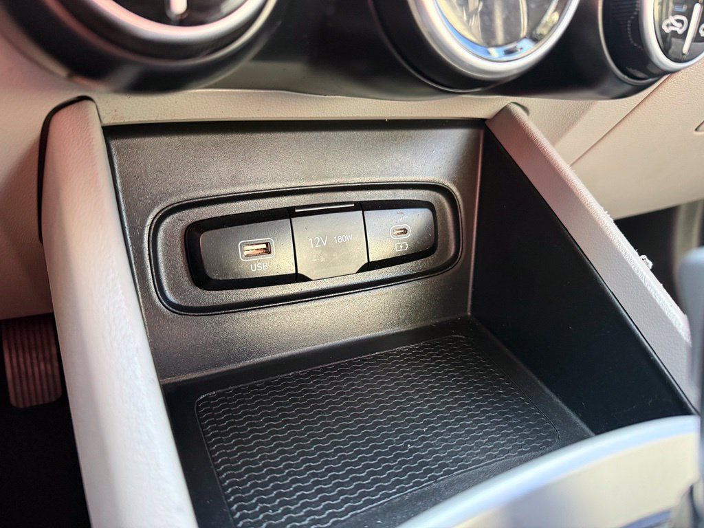 Certified 2024 Hyundai Venue SEL FWD image 19