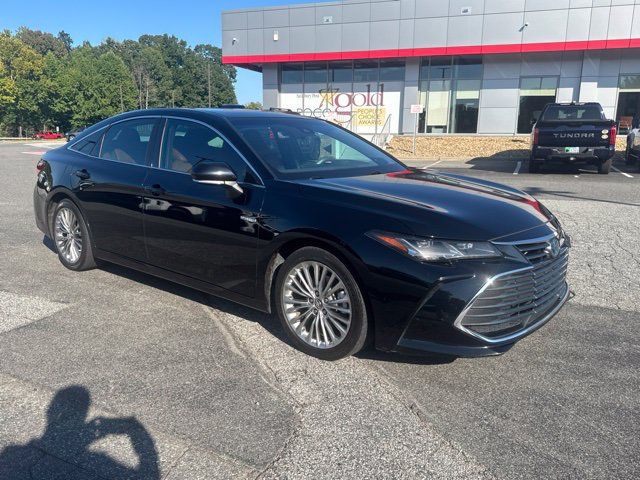 Used 2019 Toyota Avalon Limited FWD image 1