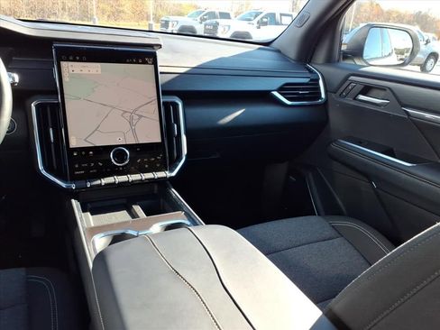 Used 2025 GMC Acadia Elevation image 10