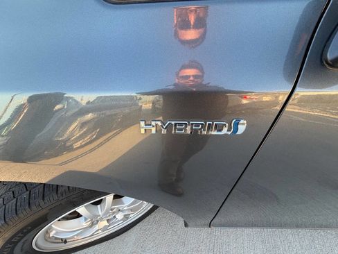 Used 2012 Toyota Prius V Five image 21