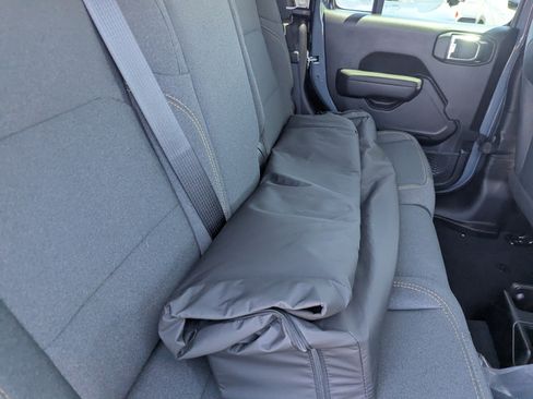 Used 2025 Jeep Gladiator Sport image 13