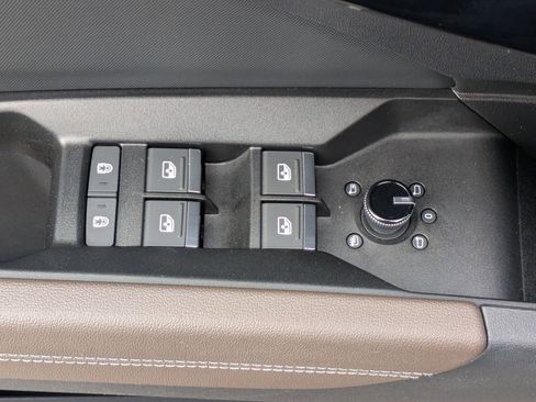 Used 2023 Audi Q4 e-tron Premium w/ Convenience Package image 19