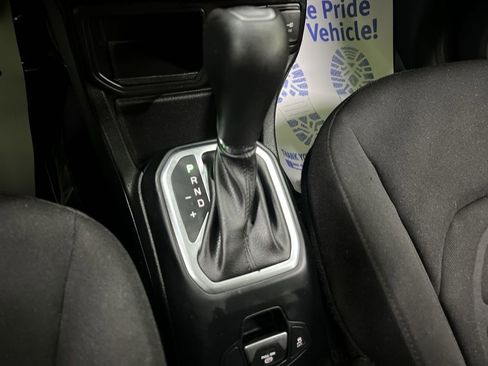 Used 2019 Jeep Renegade Latitude FWD image 24