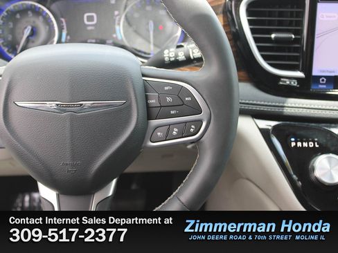 Used 2023 Chrysler Pacifica Limited FWD image 16