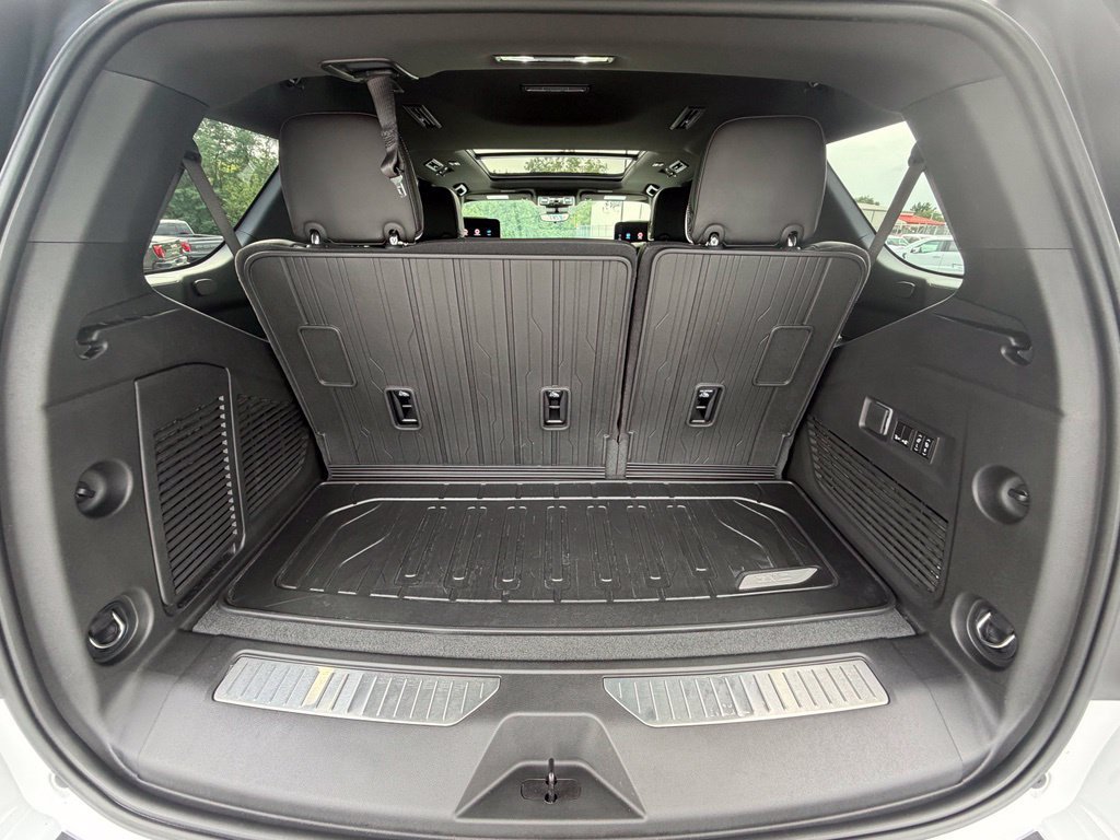 Used 2026 GMC Yukon AT4 Ultimate w/ LPO, Floor Liner Package AWD/4WD image 19