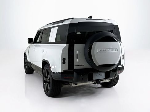 New 2026 Land Rover Defender 110 X-Dynamic SE AWD/4WD image 3