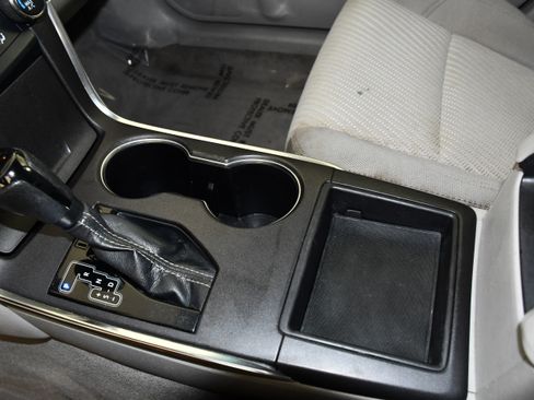 Used 2016 Toyota Camry LE FWD image 29