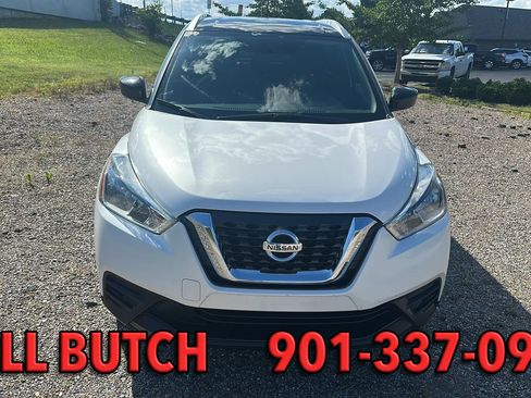 Used 2019 Nissan Kicks SV FWD image 3
