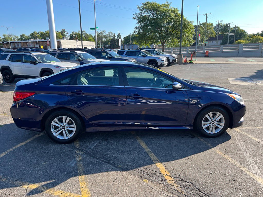 Used 2014 Hyundai Sonata GLS w/ Popular Equipment Group 2 FWD image 2
