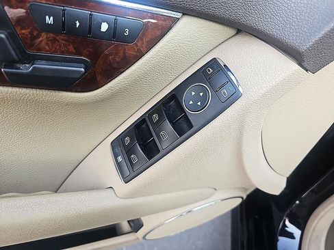 Used 2009 Mercedes-Benz C 300 Sedan image 12