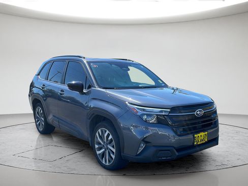 Used 2025 Subaru Forester Touring AWD/4WD image 1